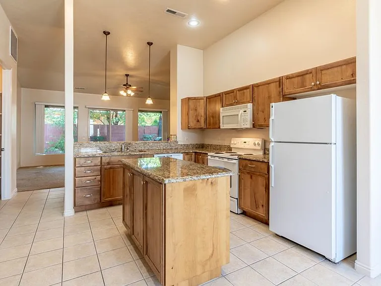 253 S 260 W — Photo 7