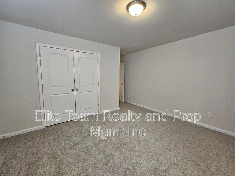 3108 Cheyney Park Dr — Photo 29