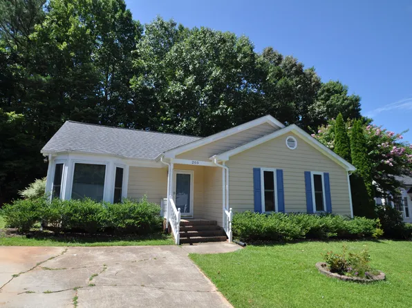 205 W Wyatts Pond Ln, Cary, NC 27513