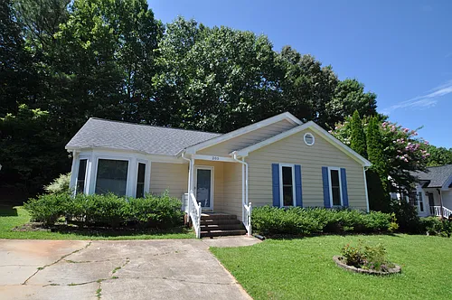 205 W Wyatts Pond Ln Photo 1