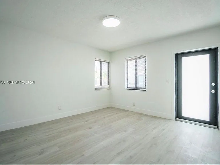 7927 Crespi Blvd #1 — Photo 3