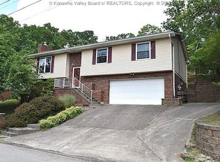 1230 Ellen Dr, South Charleston, WV 25303