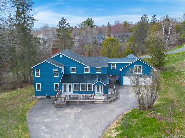 180 Preston Dr, Fredericton, NB E3A 2L4