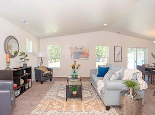 19 Oak Heights Dr, Eagle Point, OR 97524