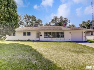 2432 Sussex Rd, Springfield, IL 62703