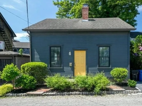 5 Stewart St, Newport, RI 02840