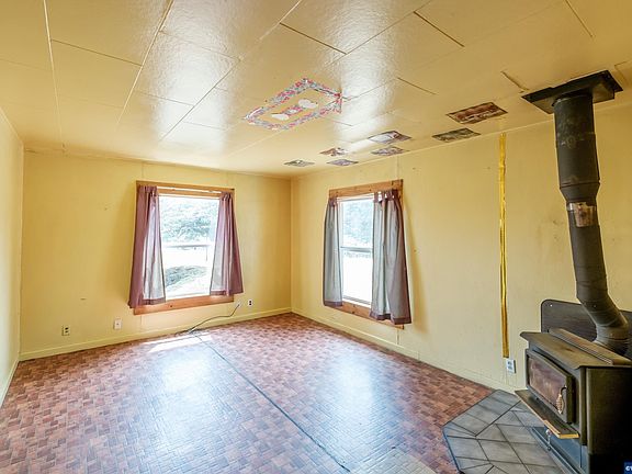 5th image of 554 Mitchell St