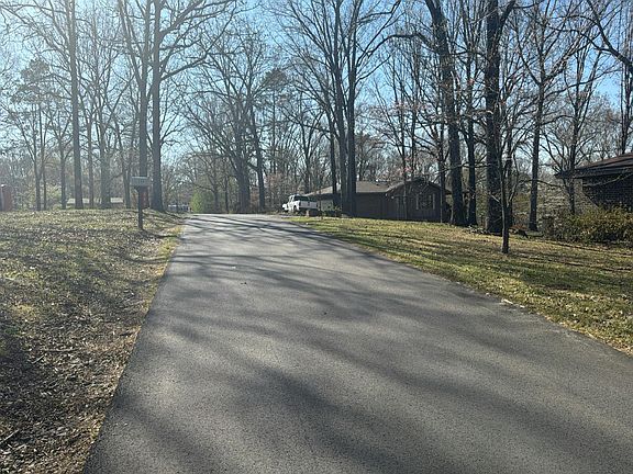 4th image of 615 N Ridgeview Dr