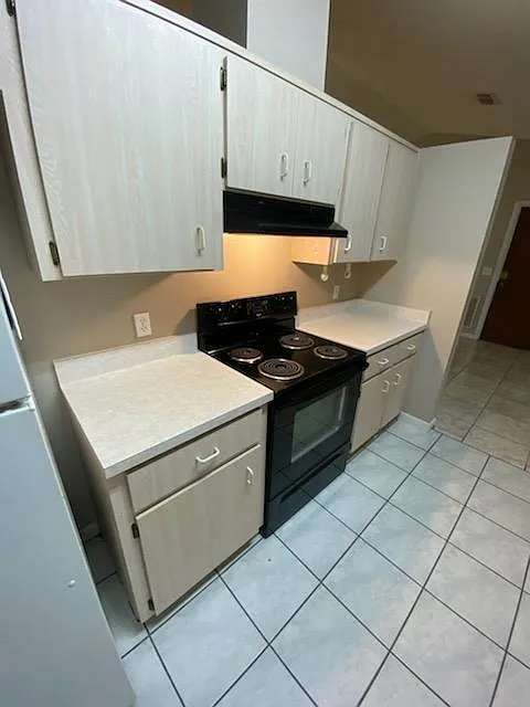 Building Photo - 248 Colomba Rd