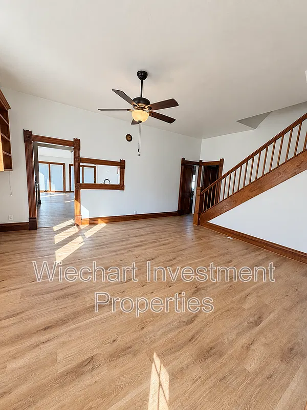 4 bed, 2.0 bath, 1600 sqft, $1,895 — Photo 2