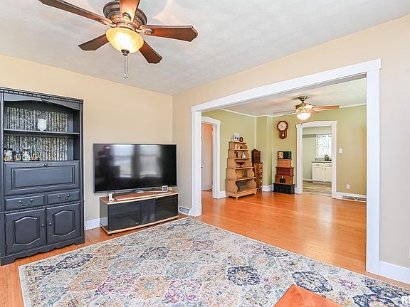 4th image of 102 W Essex St
