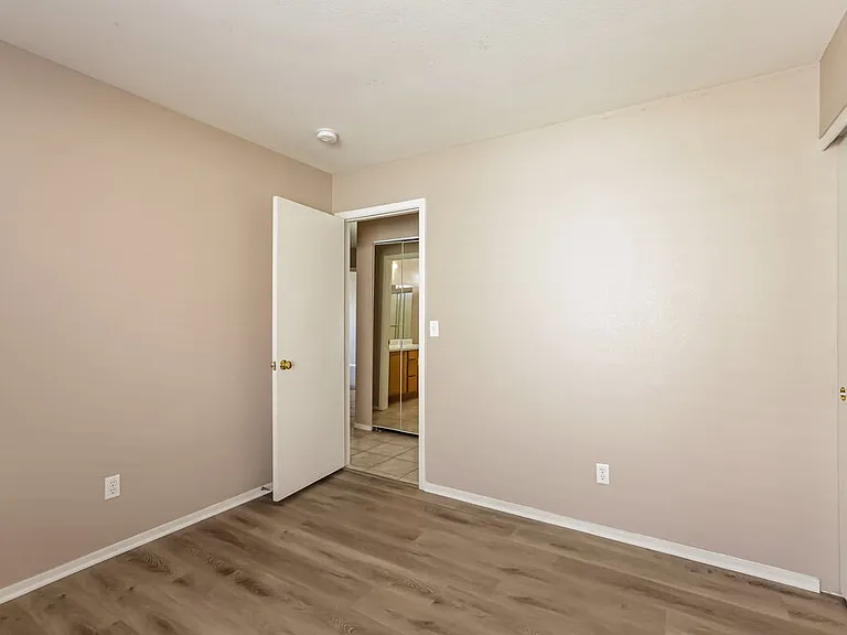 10205 Barrel Ridge St — Photo 12