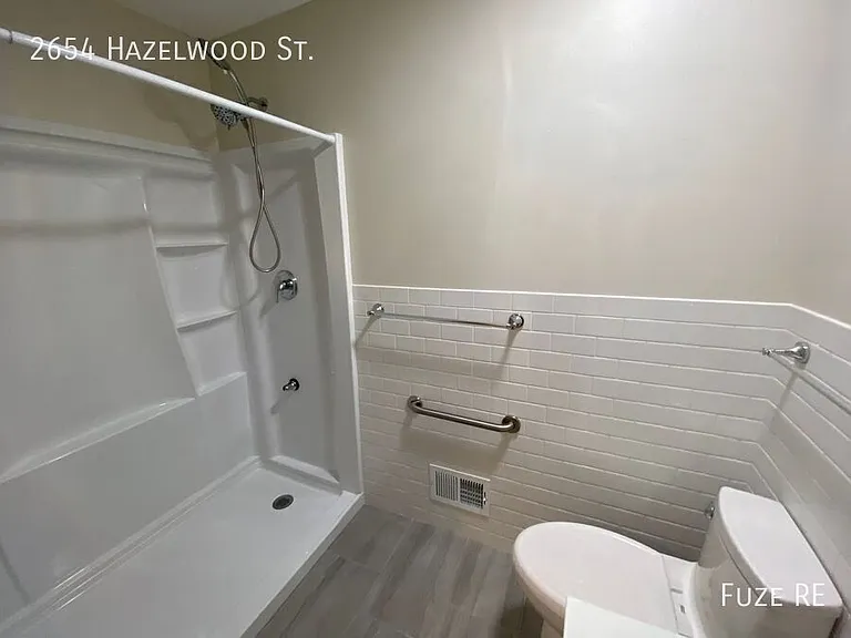 2654 Hazelwood St N — Photo 22