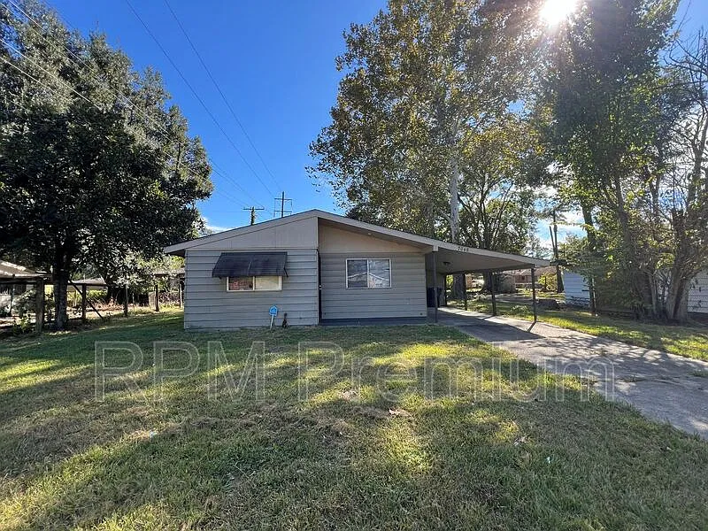 7048 Poinsettia Dr