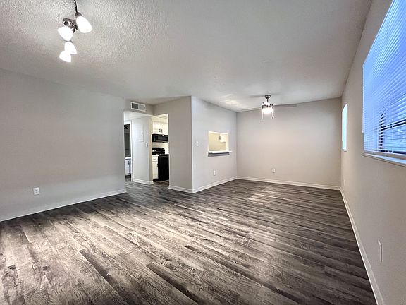 4th image of 4002 S Manhattan Ave #102