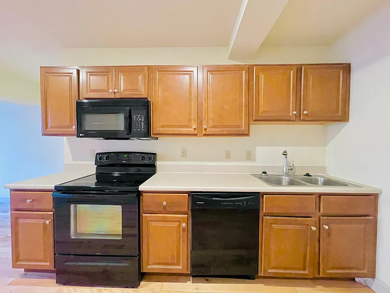 191 College St #303 — Photo 6