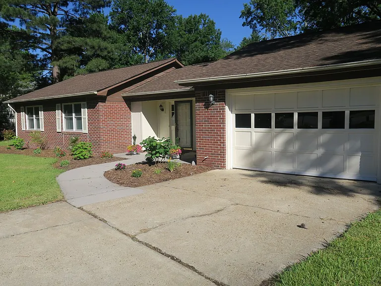 517 Norman Ln — Photo 9