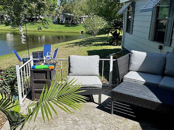 4th image of 8 Paradise Falls Cir