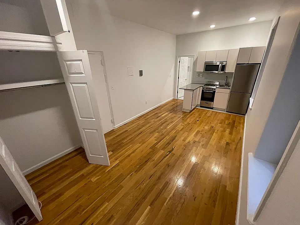 2nd image of 3920 Broadway APT 27
