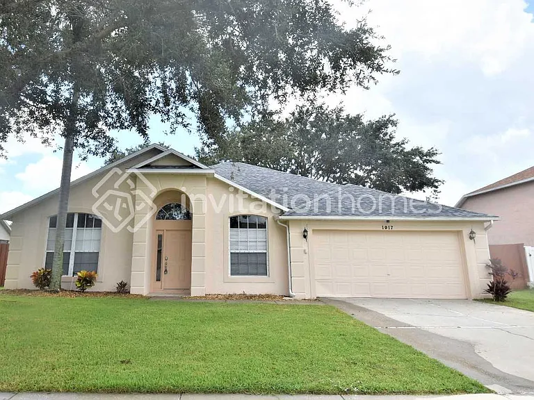 1017 Pelican Ln — Photo 1