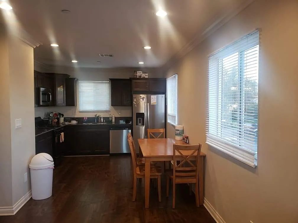 3 bed, 1255 sqft, $3,909 — Photo 2