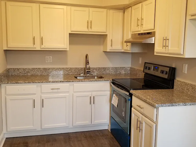 169 Reliance Pl — Photo 1
