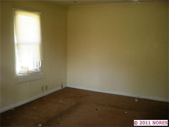 2nd image of 1112 N Sioux Ave