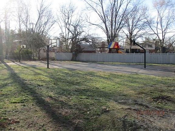 4th image of 3321 E McLaughlin St