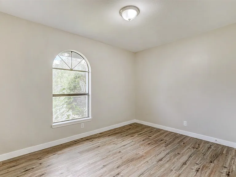 820 Stadium Dr — Photo 18