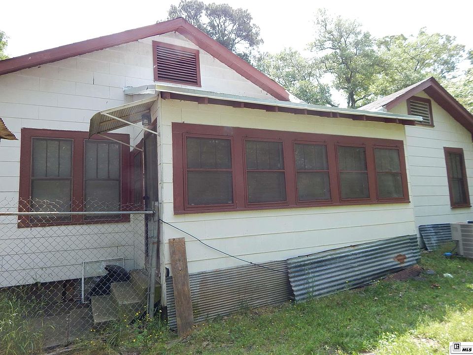 2nd image of 210 Jackson St