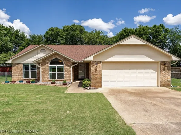 2902 Ash St, Poteau, OK 74953