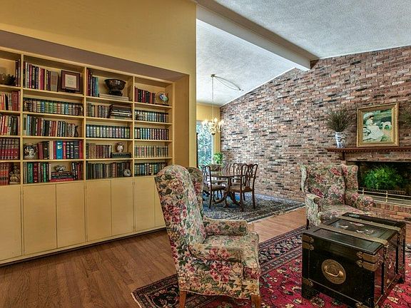 4th image of 1207 Hickory Dr
