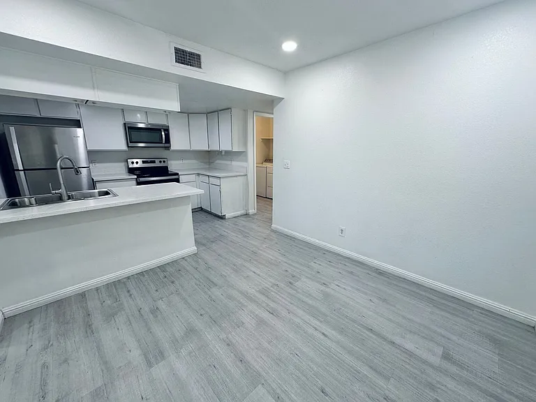 4225 Stewart Ave — Photo 6