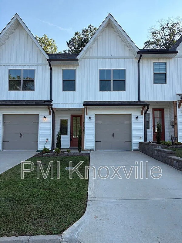 3 bed, 2.5 bath, 1516 sqft, $2,100 — Photo 1
