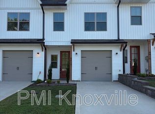 8413 Whisper Ln, Powell, TN 37849