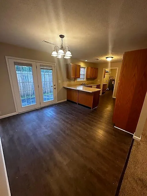 3 bed, 1350 sqft, $1,850 — Photo 3
