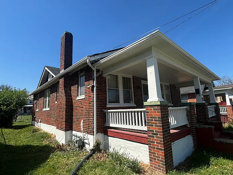 2632 Clifton St NW — Photo 2