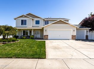209 N Chinook St, Moxee, WA 98936