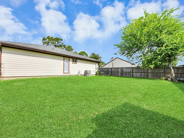 3935 Heathersage Dr — Photo 42