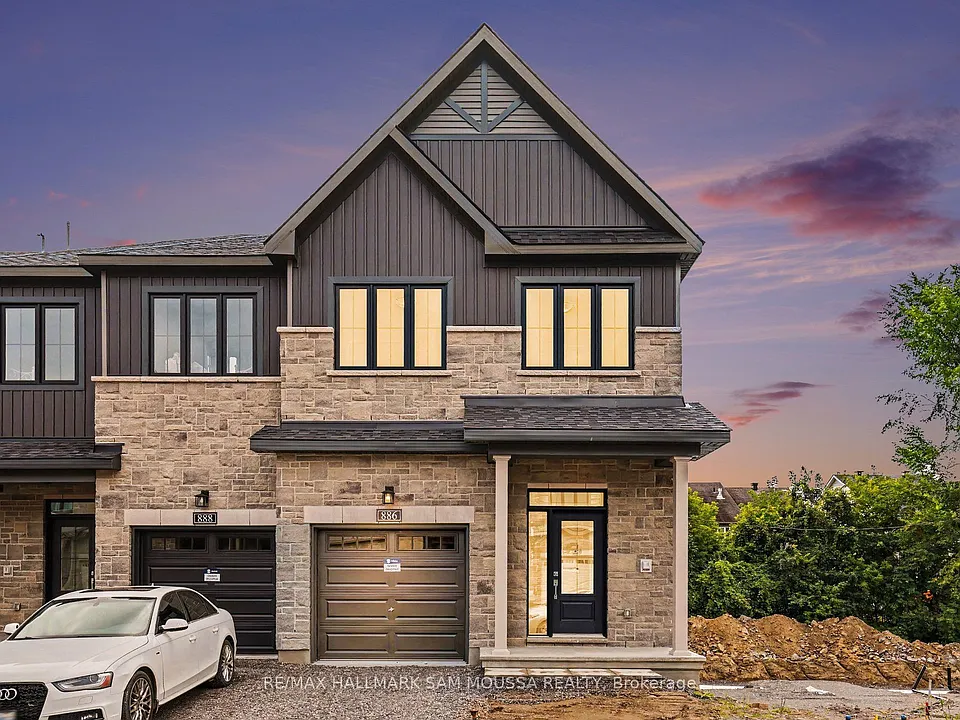 886 Eileen Vollick Cres