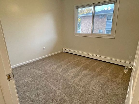 4th image of 2131 Basswood Ln APT 3