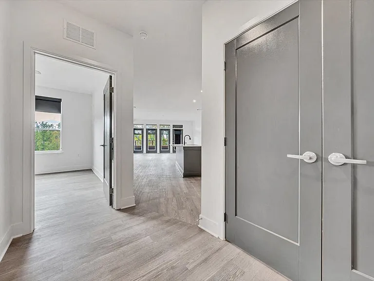 Luxe 360 on Centerpointe — Photo 23