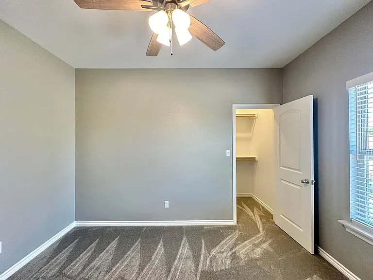 3 Bedroom 2.5 Bathroom Townhomes At Villa Rosa! Now Offering 1/2 Off First Full Months Rent! — Photo 21