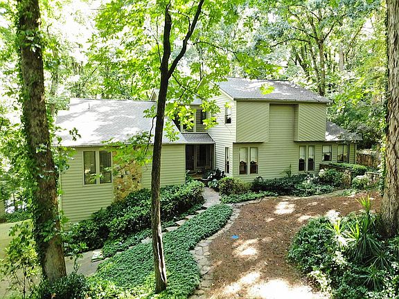 3rd image of 135 Southshore Ct