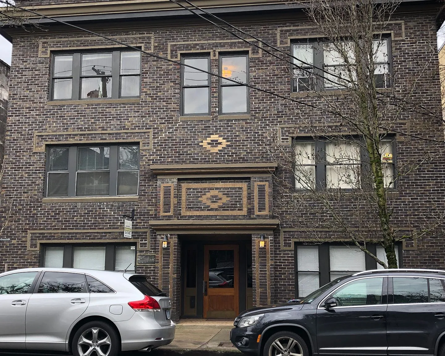 Sara Ann Apartments — Photo 2