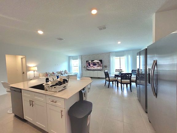 2nd image of 2319 Green Valley St #3