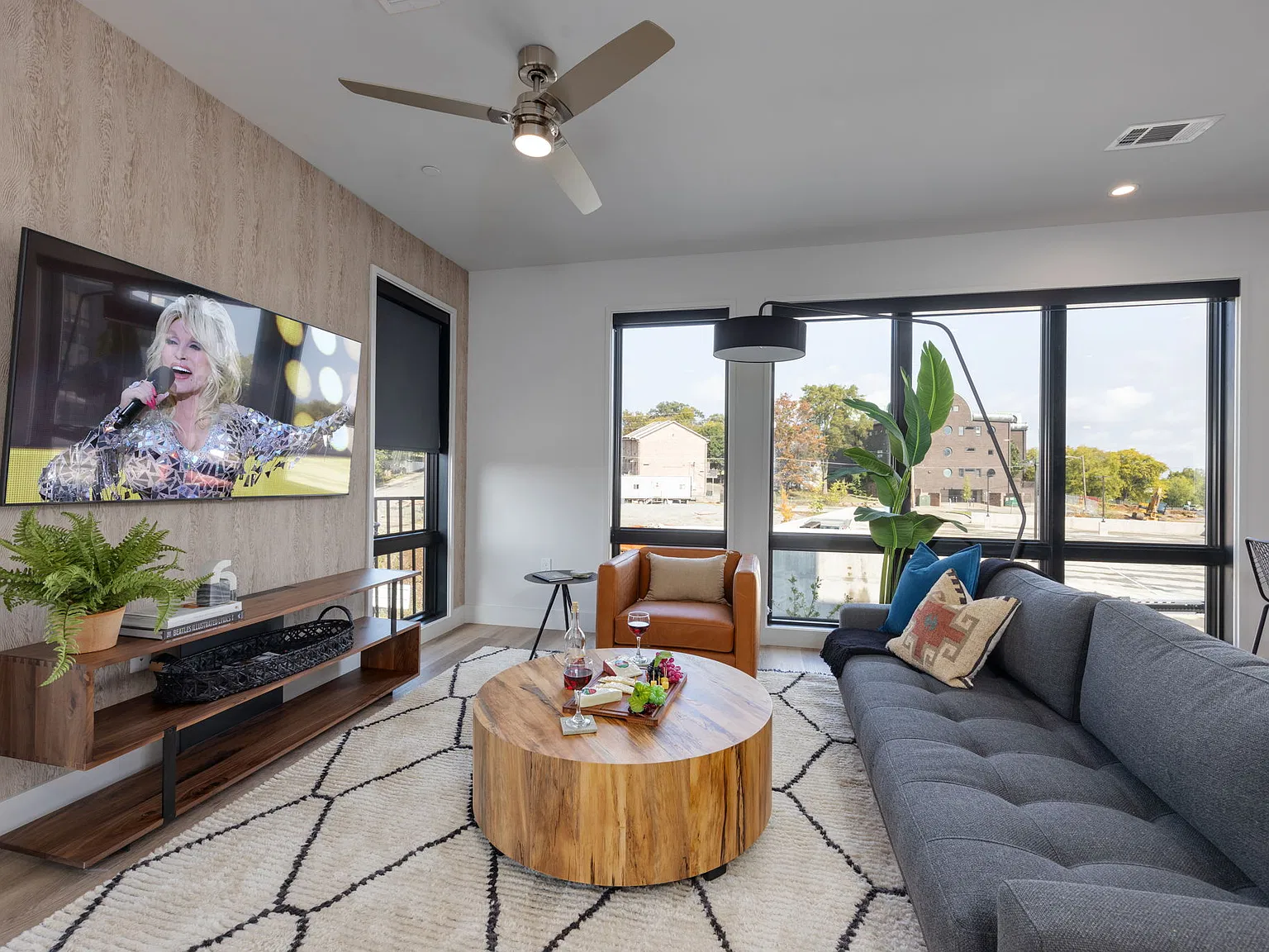2 bed, 1105 sqft, $3,750 — Photo 4