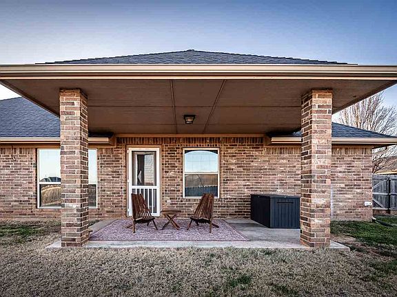 3rd image of 18 NE Summerwood Dr