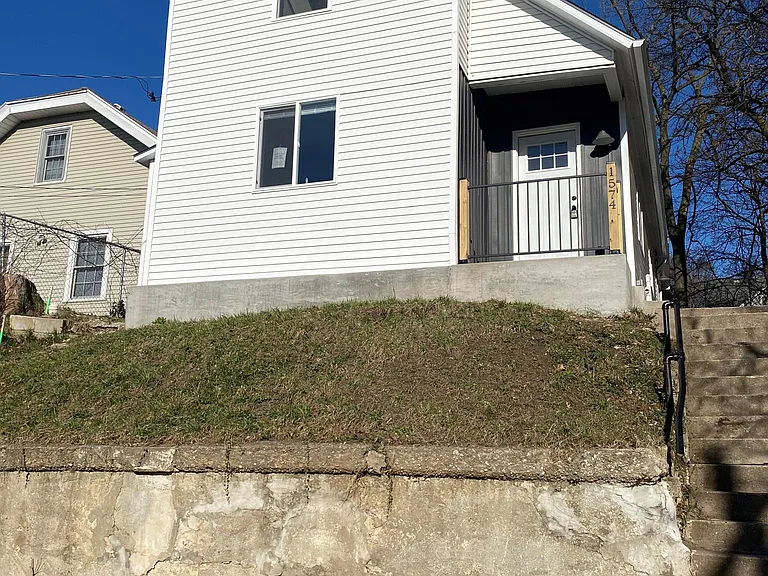 1574 Forrest Ave NE — Photo 2