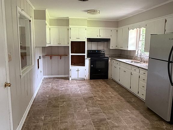 2nd image of 104 Highland Dr